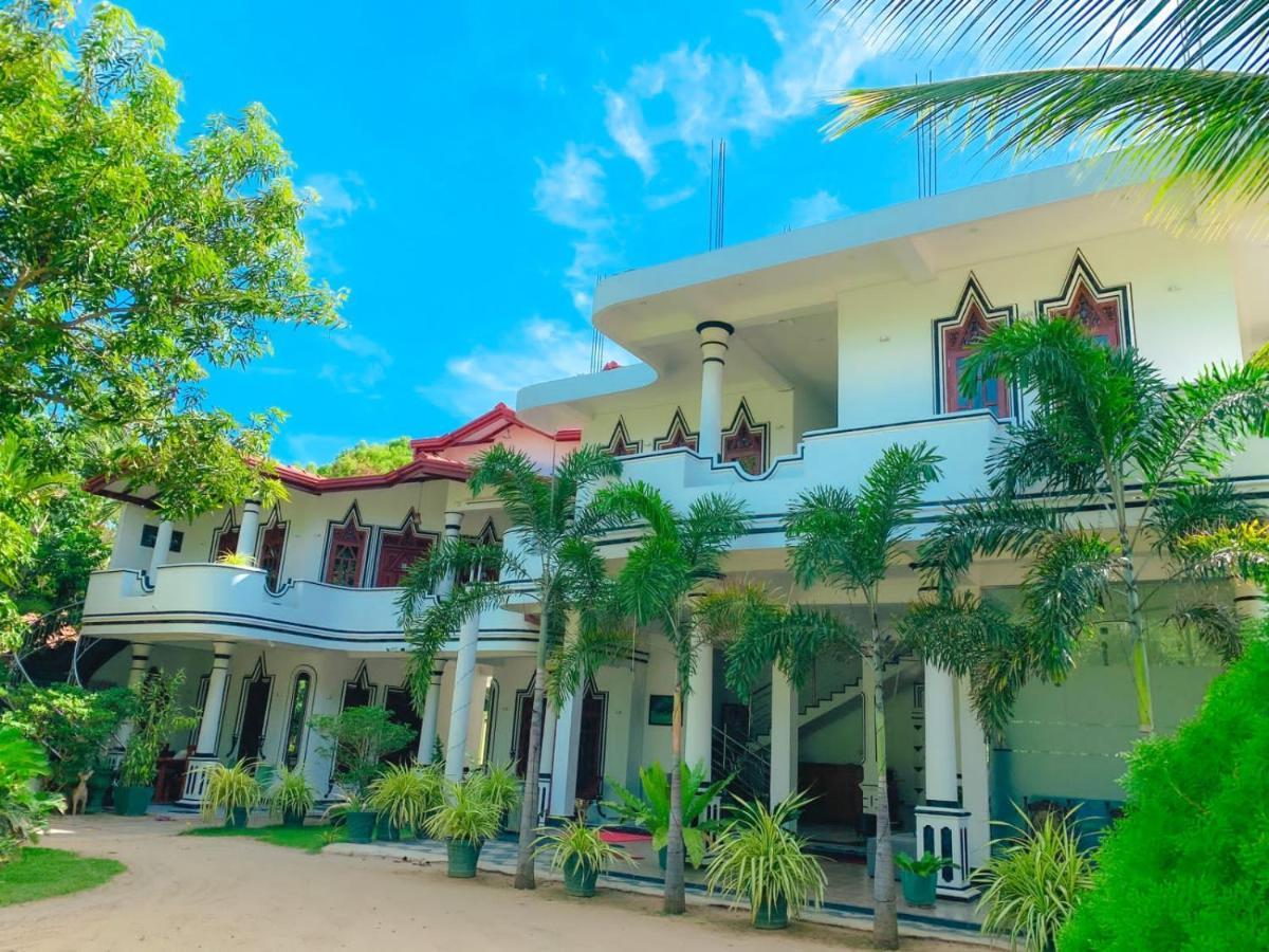 Hotel River Front Тисамахарама Екстериор снимка