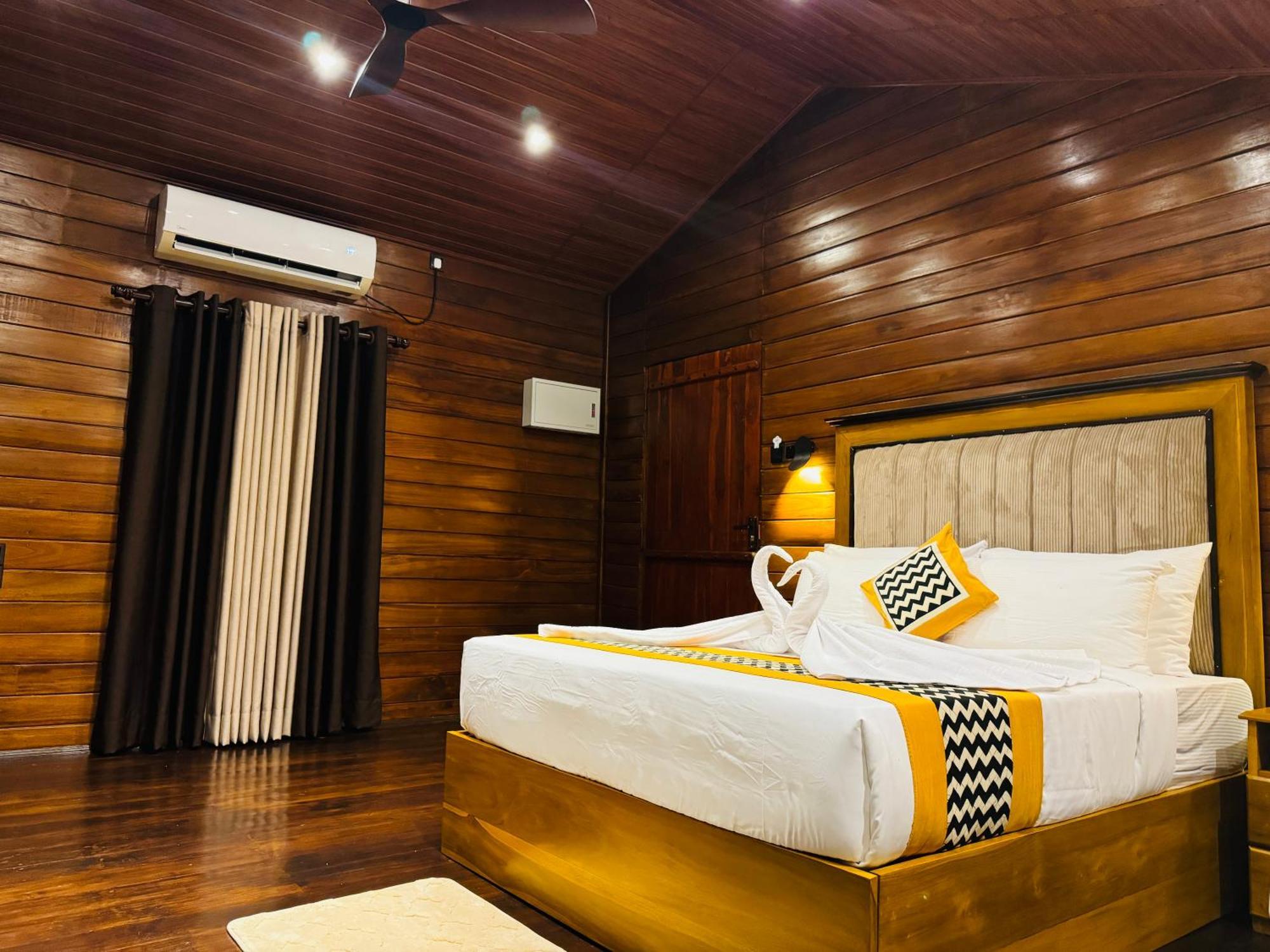 Hotel River Front Тисамахарама Екстериор снимка