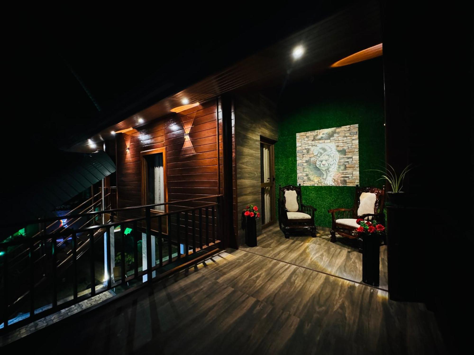 Hotel River Front Тисамахарама Екстериор снимка