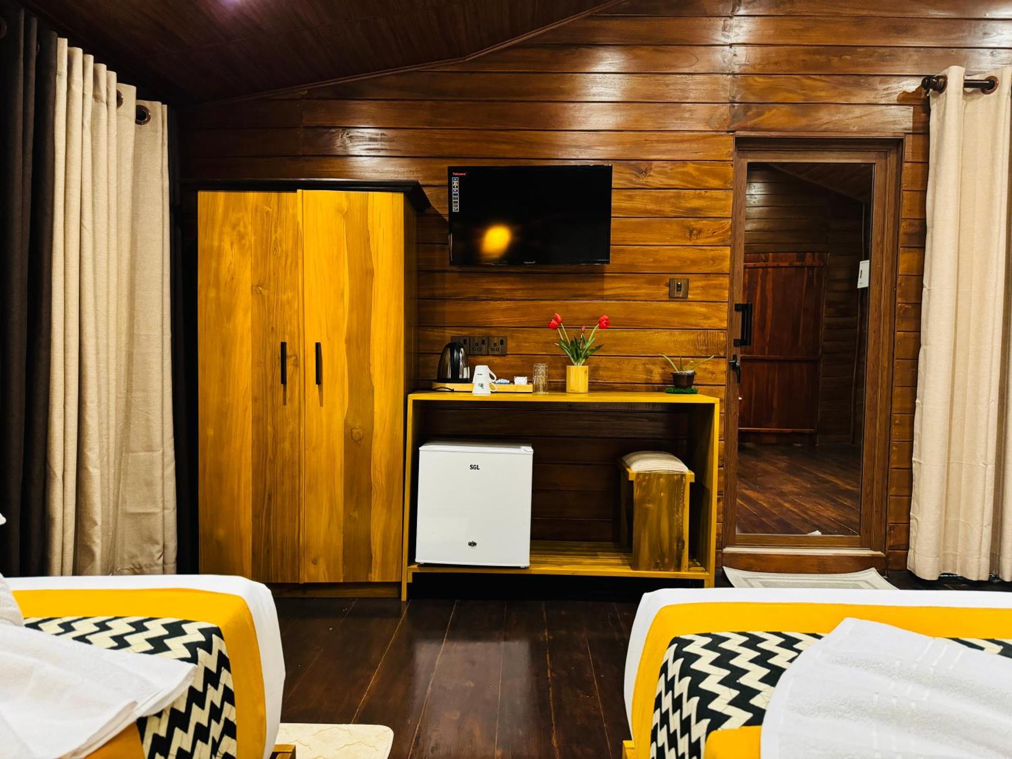 Hotel River Front Тисамахарама Екстериор снимка