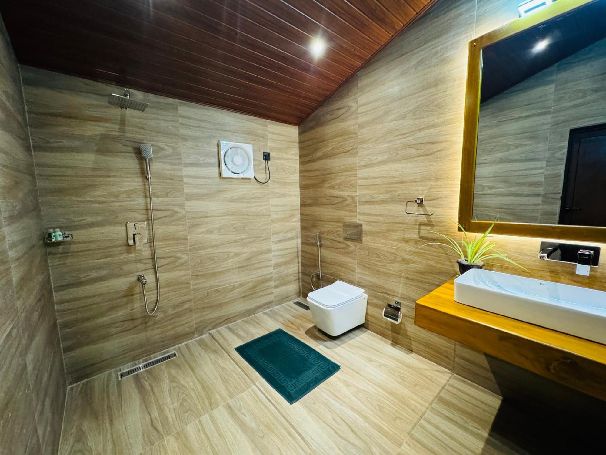 Hotel River Front Тисамахарама Екстериор снимка