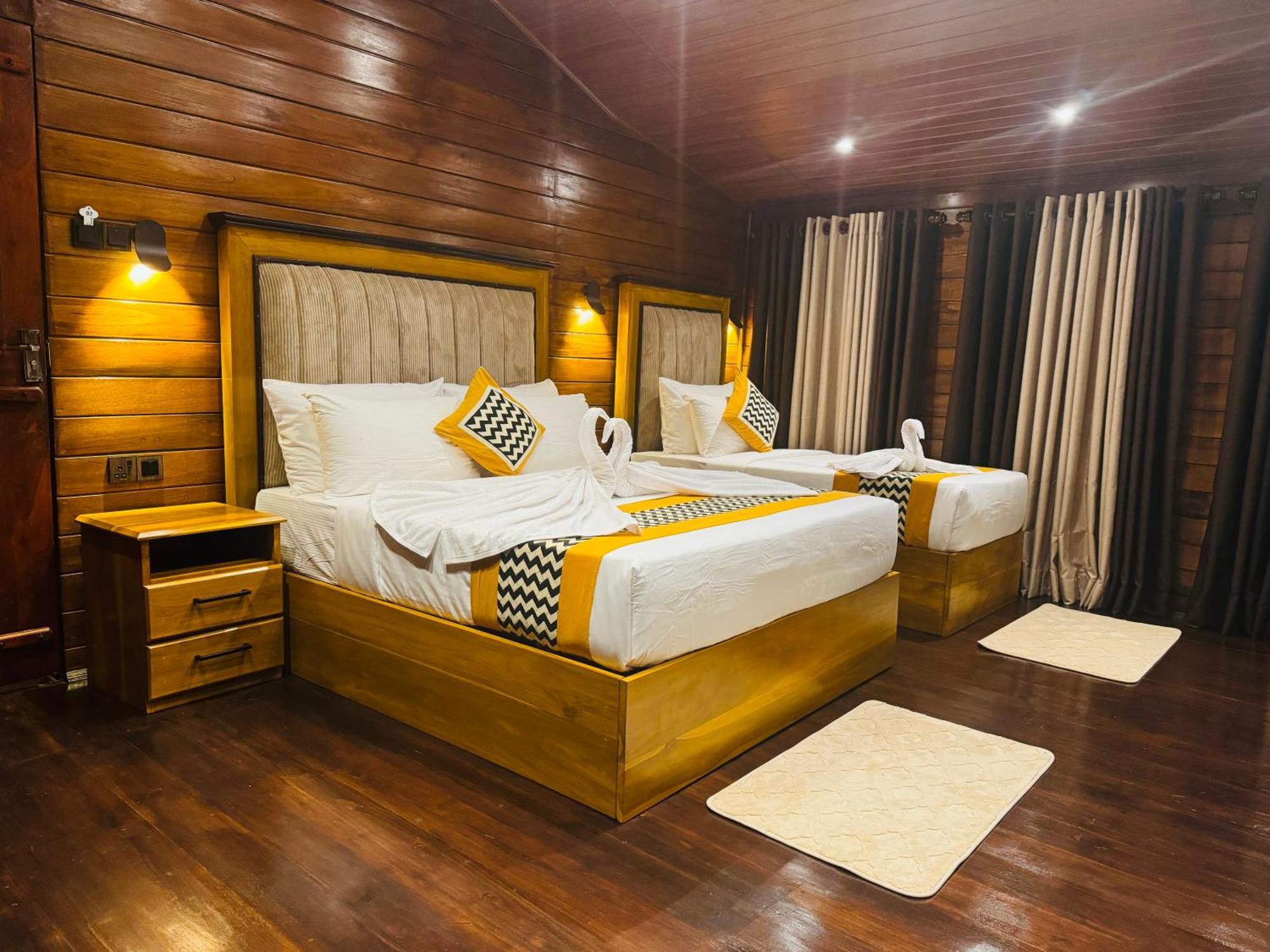 Hotel River Front Тисамахарама Екстериор снимка