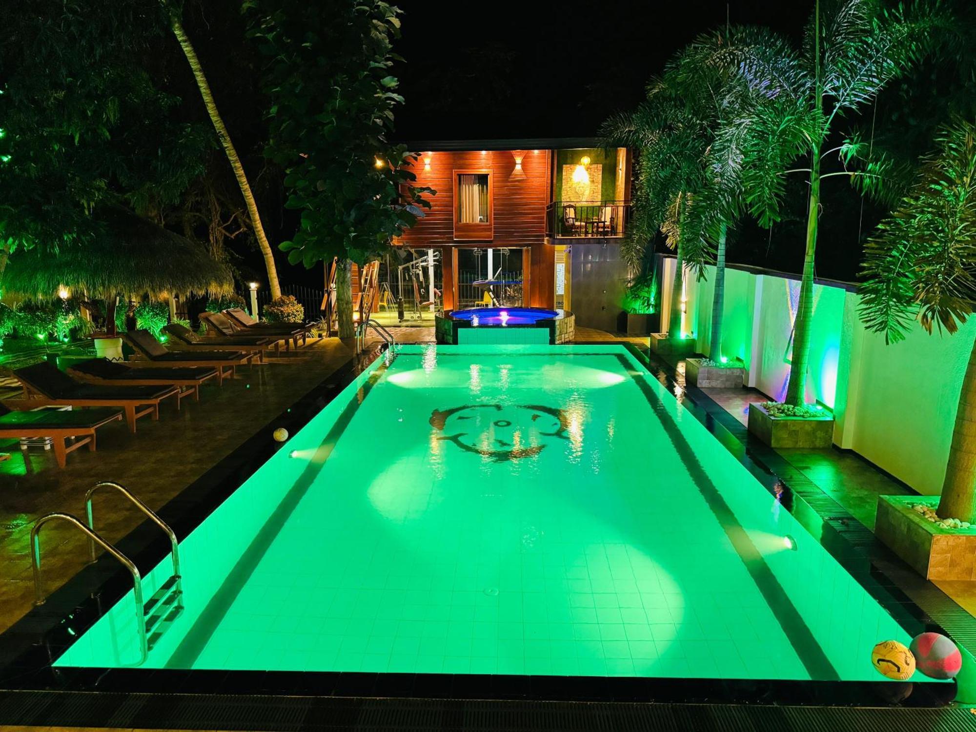 Hotel River Front Тисамахарама Екстериор снимка