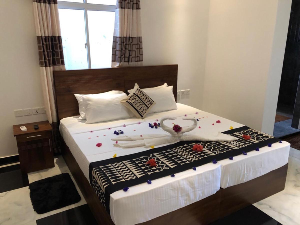 Hotel River Front Тисамахарама Екстериор снимка