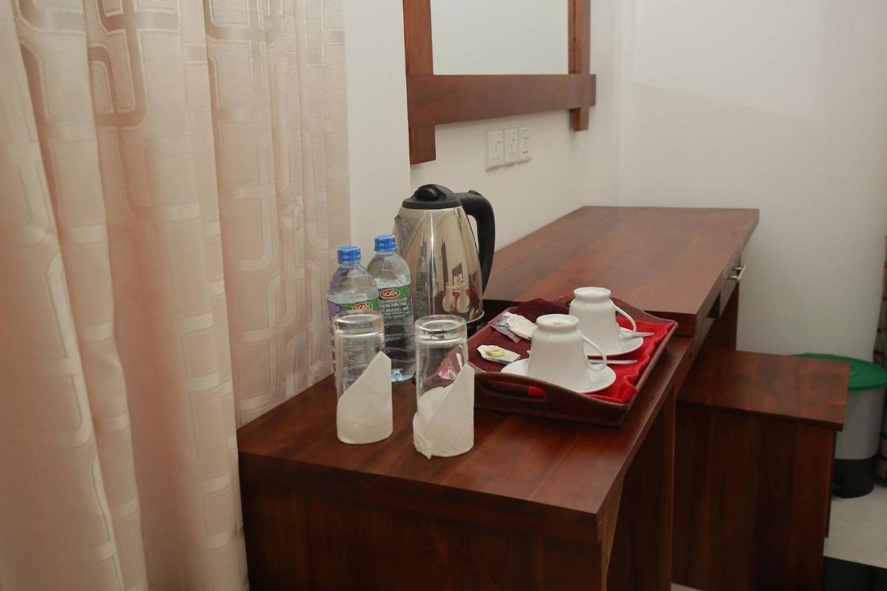 Hotel River Front Тисамахарама Екстериор снимка